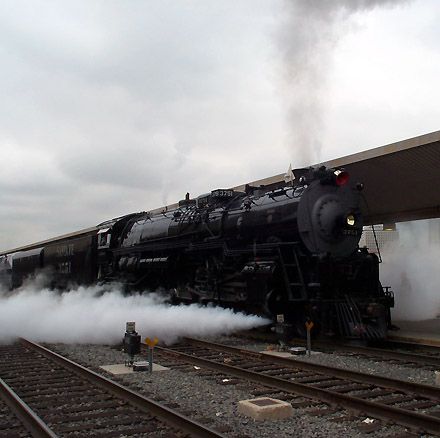 ATSF 3751 Prepares to leave LA Union Station (Richard Boehle photo)