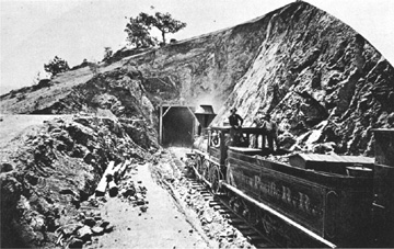 SP Locomotive prepares to enter tunnel 10 between Walong and Marcel