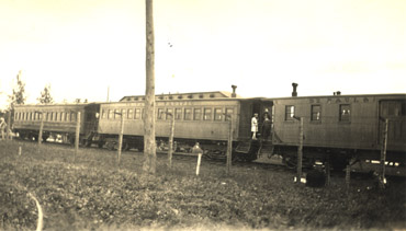 St. Paul & Pacific cars show different roof designs during 1860's (Richard Boehle collection)